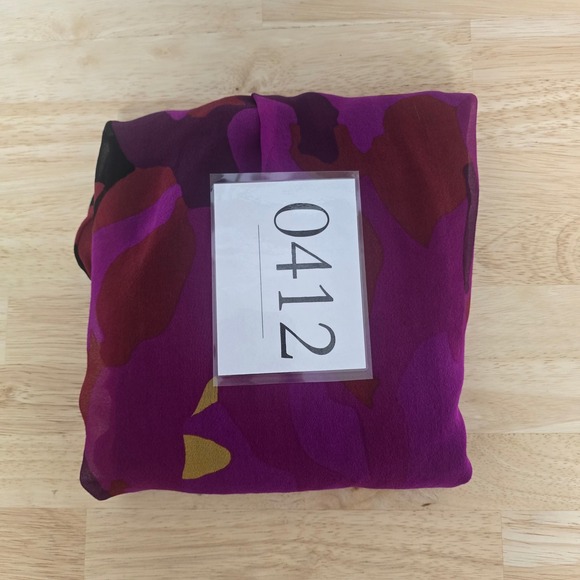 Diane Von Furstenberg Silk Abstract Print V Neck 3/4 Sleeve Blouse Top Size 0 - Picture 6 of 7